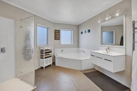 Photo of property in 1 Elizabeth Grove, Stratford, 4332