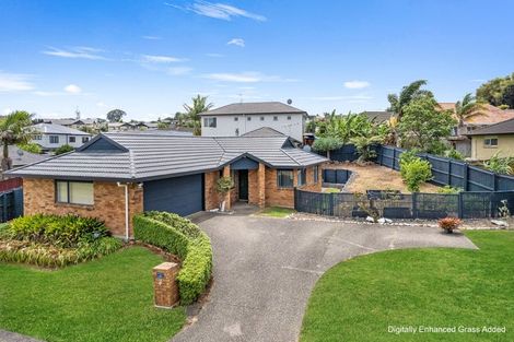 Photo of property in 11 Saralee Drive, Manurewa, Auckland, 2105