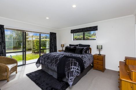 Photo of property in 22 Jade Crescent, Timberlea, Upper Hutt, 5018