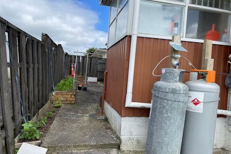 Photo of property in 2/17 Jenelin Road, Glendene, Auckland, 0602