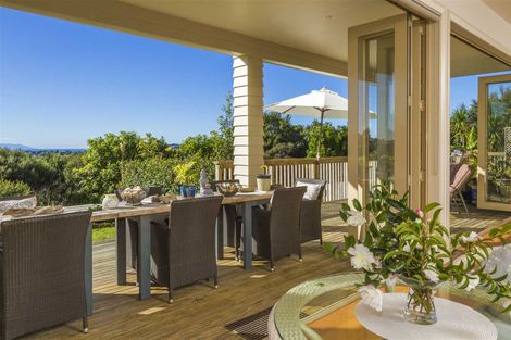 Photo of property in 121 Wade River Road, Stanmore Bay, Whangaparaoa, 0932