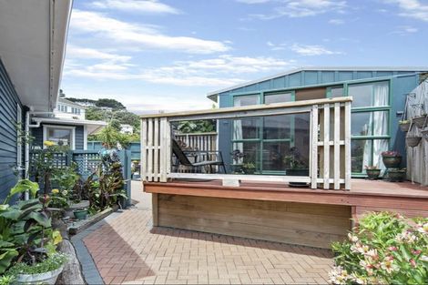 Photo of property in 5 Kinghorne Street, Strathmore Park, Wellington, 6022