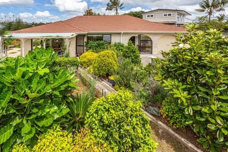 Photo of property in 2 Edgewater Grove, Orewa, 0931