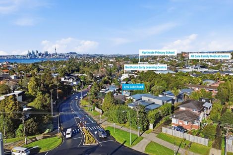 Photo of property in 1/92 Lake Road, Northcote, Auckland, 0627