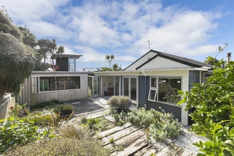 Photo of property in 178 Breaker Bay Road, Breaker Bay, Wellington, 6022
