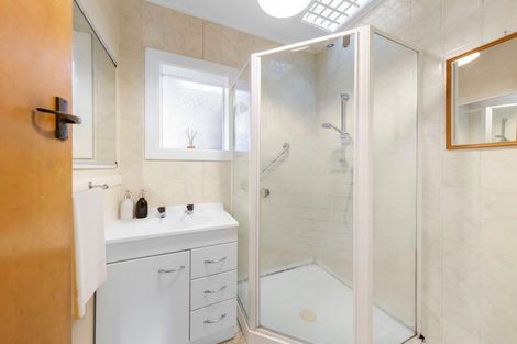 Photo of property in 26 Fairfax Avenue, Northcote, Auckland, 0627