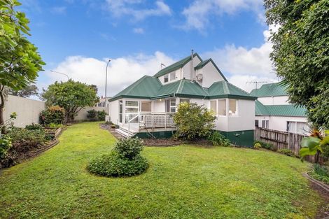 Photo of property in 1/1 Valley Road, Northcote, Auckland, 0626