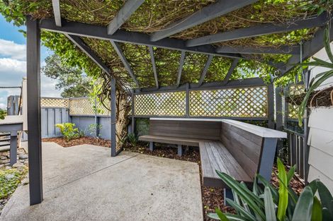 Photo of property in 32b Kiwi Esplanade, Mangere Bridge, Auckland, 2022