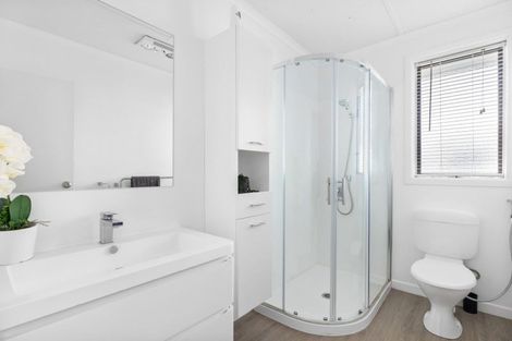 Photo of property in 22 Queen Road, Bellevue, Tauranga, 3110