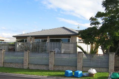 Photo of property in 10 Chalmers Close, Orewa, 0931