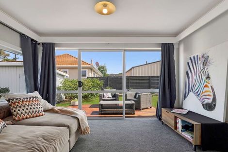 Photo of property in 64 Great North Road, Saint Johns Hill, Whanganui, 4500