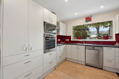 Photo of property in 3 Kapuranga Grove, Stokes Valley, Lower Hutt, 5019