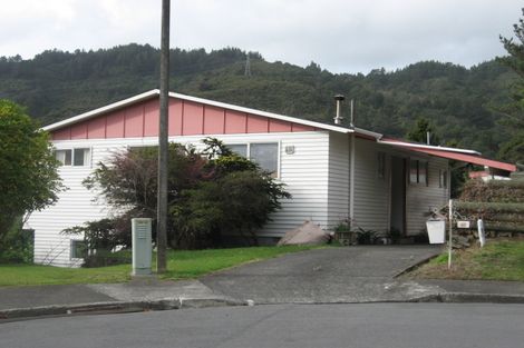 Photo of property in 33 Ngahere Street, Stokes Valley, Lower Hutt, 5019