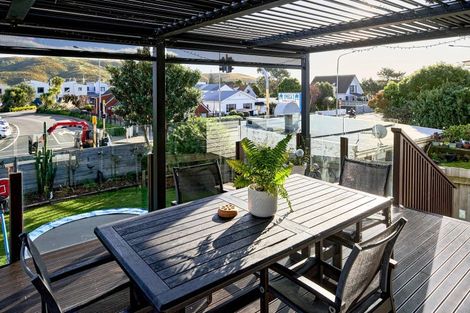 Photo of property in 14 Mana Esplanade, Paremata, Porirua, 5026