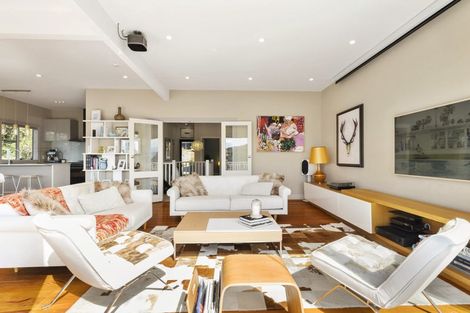 Photo of property in 30 Milne Terrace, Island Bay, Wellington, 6023