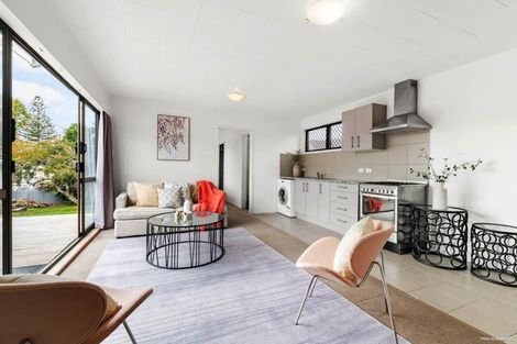 Photo of property in 63 La Trobe Street, Pakuranga Heights, Auckland, 2010