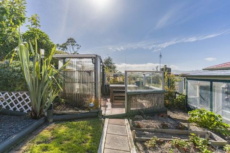 Photo of property in 11 Monowai Road, Ravensbourne, Dunedin, 9022