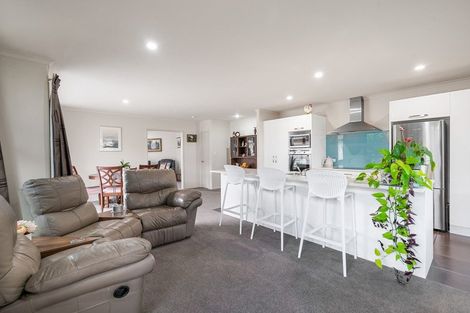 Photo of property in 33 Carrington Drive, Papamoa Beach, Papamoa, 3118