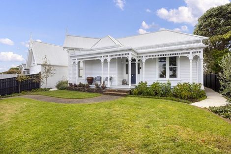 Photo of property in 329 Mangorei Road, Merrilands, New Plymouth, 4312