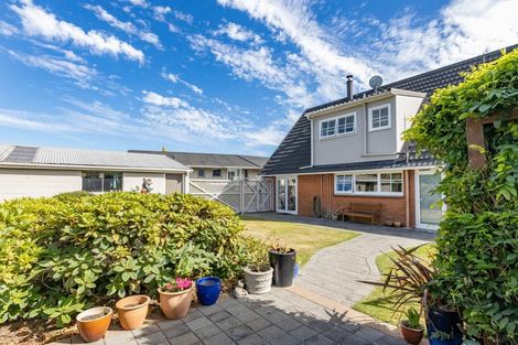 Photo of property in 32 Hillcrest Place, Avonhead, Christchurch, 8042