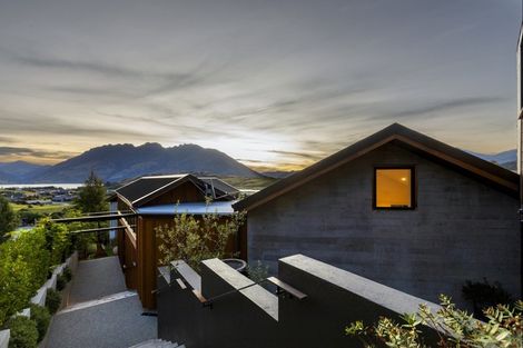 Photo of property in 10 Mckellar Drive, Jacks Point, Queenstown, 9371