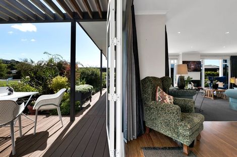 Photo of property in 18 Te Arakete Place, Hurworth, New Plymouth, 4310