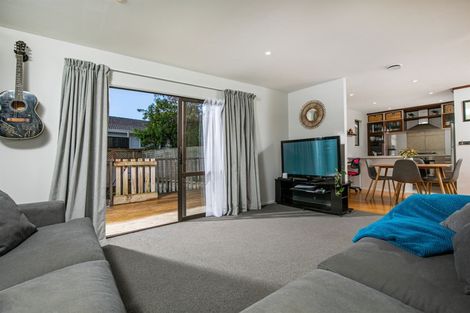 Photo of property in 62 Arodella Crescent, Ranui, Auckland, 0612