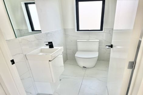 Photo of property in 2/5 Chevis Place, Pakuranga, Auckland, 2010