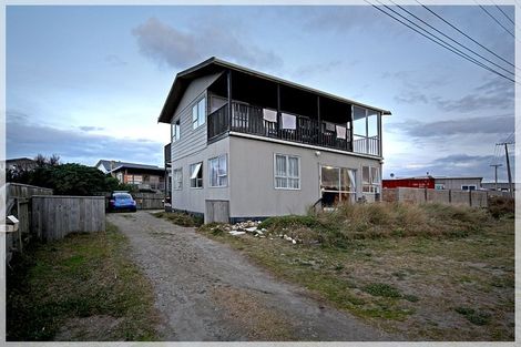 Photo of property in 3 Marine Parade North, Foxton Beach, Foxton, 4815