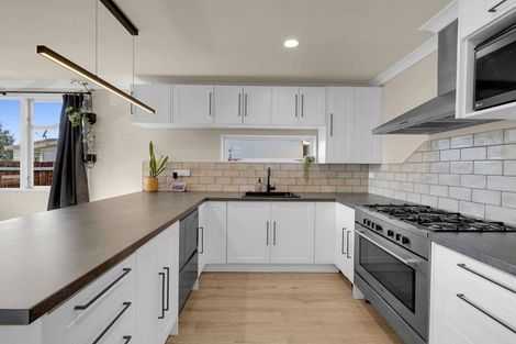 Photo of property in 43 Oakfield Crescent, Pukete, Hamilton, 3200