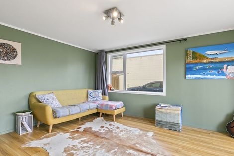 Photo of property in 1/102 Lyall Parade, Lyall Bay, Wellington, 6022