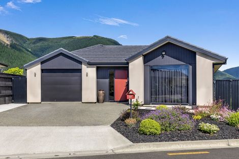 Photo of property in 39 Huntaway Close, Stoke, Nelson, 7011