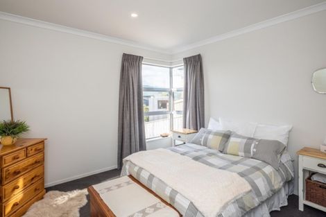 Photo of property in 17 Simpson Crescent, Raumati Beach, Paraparaumu, 5032