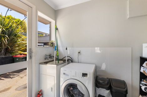 Photo of property in 2 Te Ngaere Place, Merrilands, New Plymouth, 4312