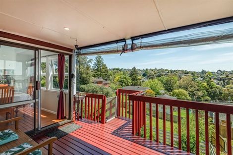 Photo of property in 365 Wairau Road, Totara Vale, Auckland, 0629