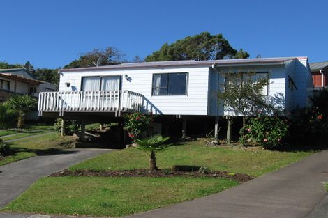 Photo of property in 2/28 Pahi Place, West Harbour, Auckland, 0618