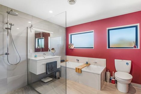 Photo of property in 32 Somerset Crescent, Highbury, Palmerston North, 4412