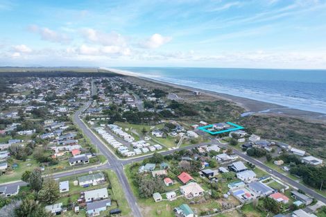 Photo of property in 5 Somerset Grove, Waitarere Beach, Levin, 5510