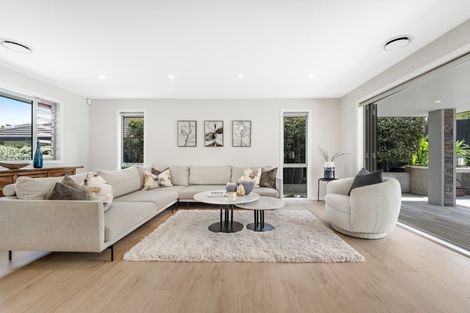 Photo of property in 100 Beach Road, Mellons Bay, Auckland, 2014