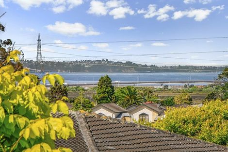 Photo of property in 6 Bodi Place, Te Atatu South, Auckland, 0610