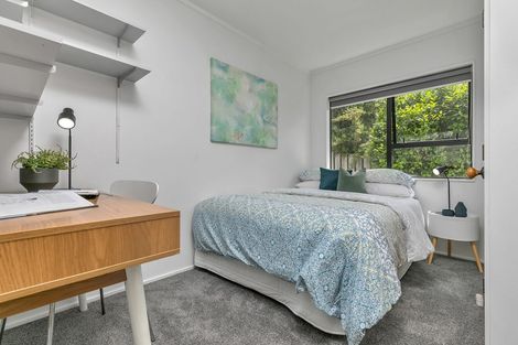 Photo of property in 2/19 Greenvalley Rise, Glenfield, Auckland, 0629