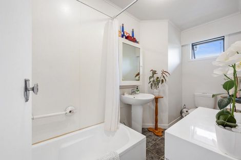 Photo of property in 130a Awaroa Road, Helensville, 0800