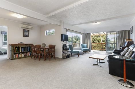 Photo of property in 903 West Coast Road, Waiatarua, Auckland, 0604