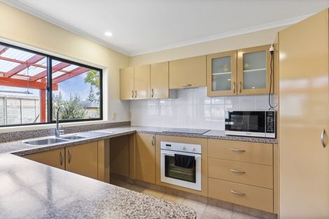 Photo of property in 2 Erne Crescent, East Tamaki, Auckland, 2016