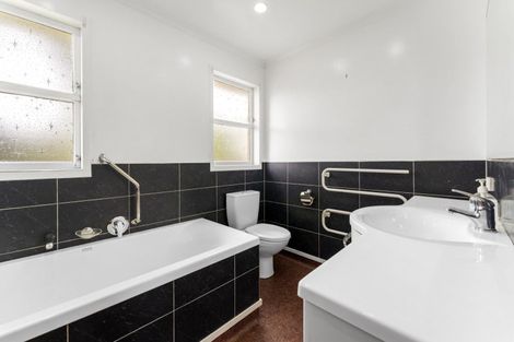 Photo of property in 5 Awatea Avenue, Paraparaumu, 5032