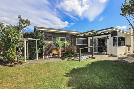 Photo of property in 15 Kirkcaldy Place, Flaxmere, Hastings, 4120