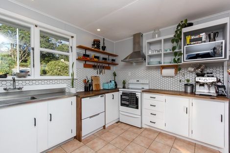 Photo of property in 12 Marton Place, Marfell, New Plymouth, 4310