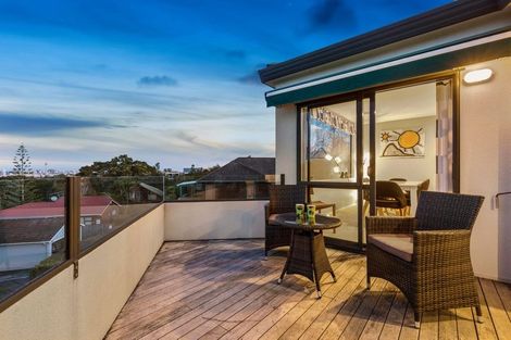 Photo of property in 1/262 Onewa Road, Birkenhead, Auckland, 0626