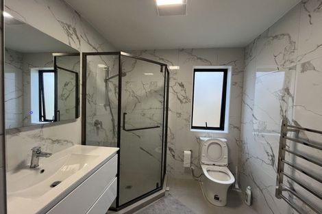 Photo of property in 15a Aronia Way, Goodwood Heights, Auckland, 2105