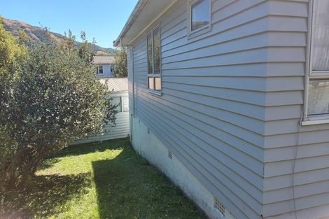 Photo of property in 6 Roberts Street, Tawa, Wellington, 5028